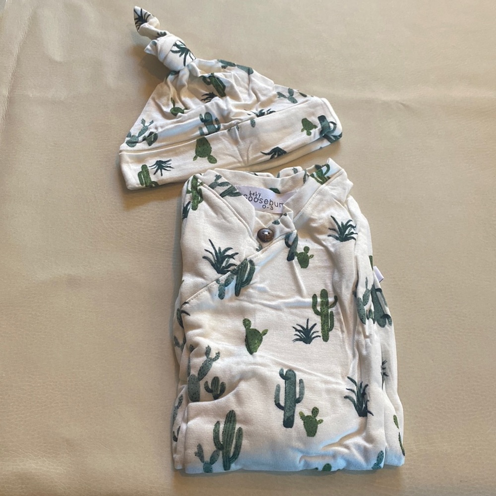 Baby Goodebumps Layette With Hat